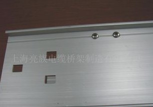 鍍鋅金屬橋架有著什么優(yōu)勢？